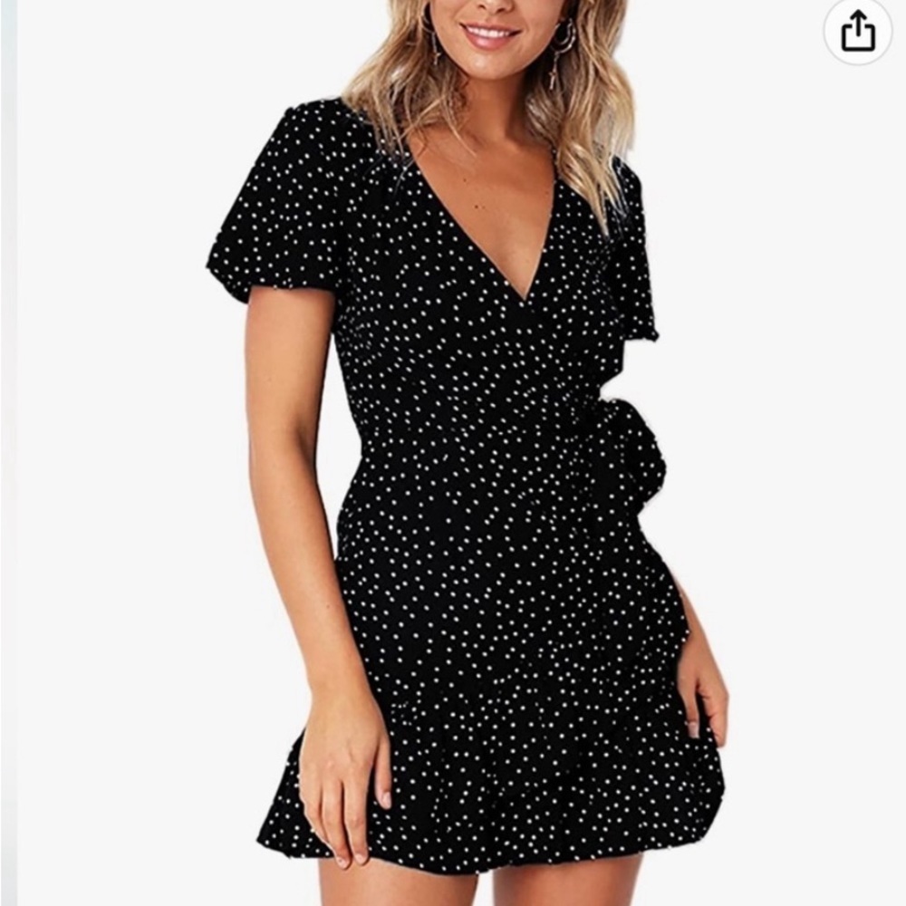 Black short sleeve dress Dress. skater style size large - Picture 1 of 3